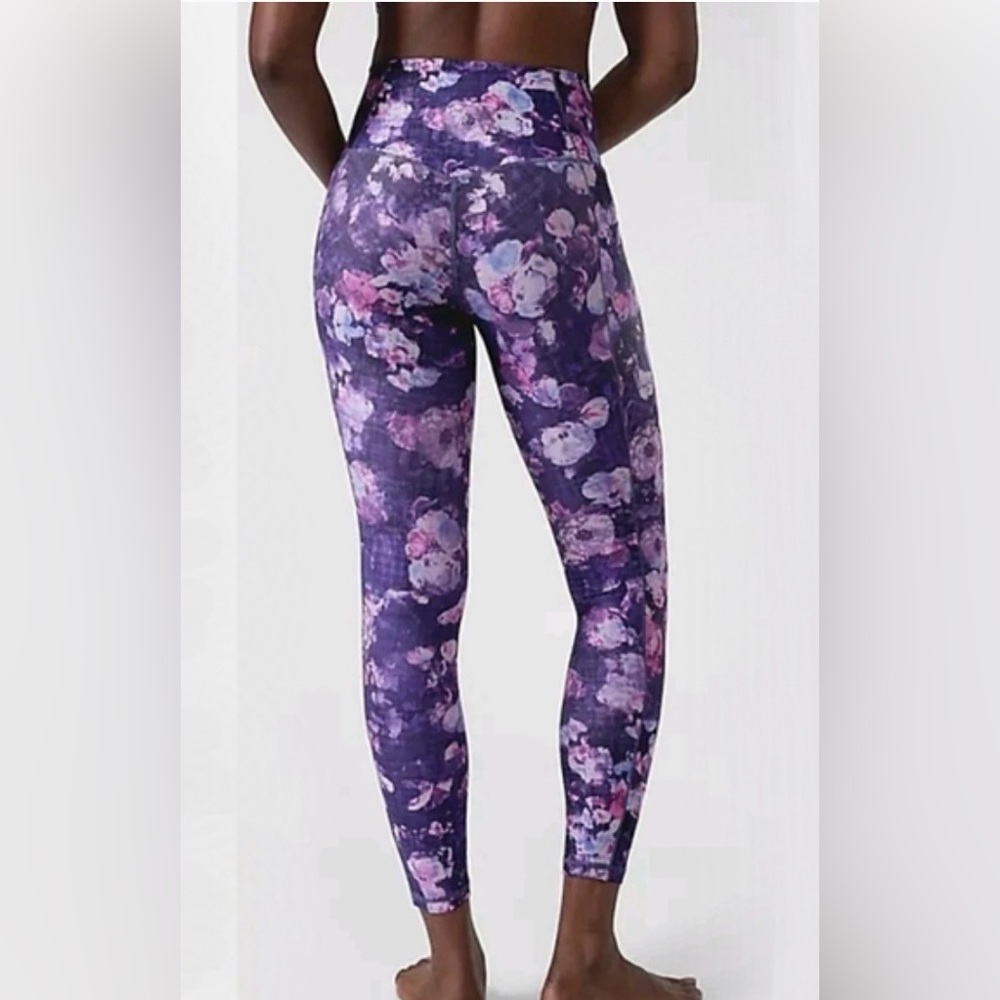 Athleta Salutation Stash Pocket II Printed Tight
in Dappled Bloom Purple